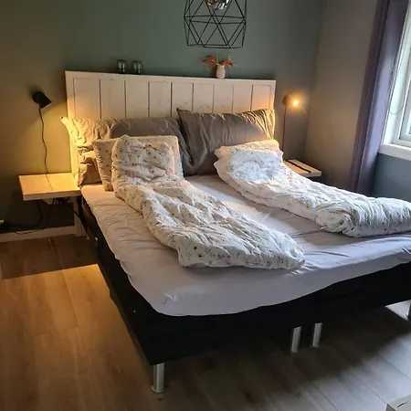 House I Mandal With 5 Bedrooms 度假居