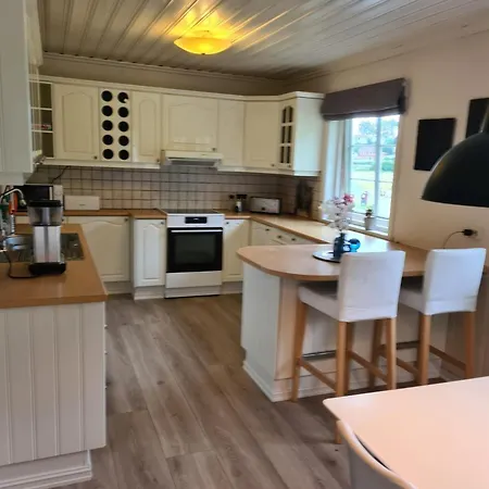 House I Mandal With 5 Bedrooms Rugland