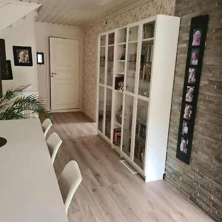 House I Mandal With 5 Bedrooms 度假居