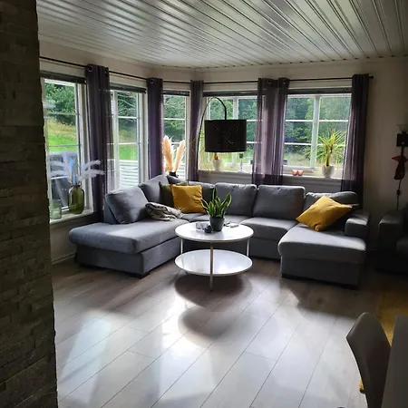House I Mandal With 5 Bedrooms * Rugland